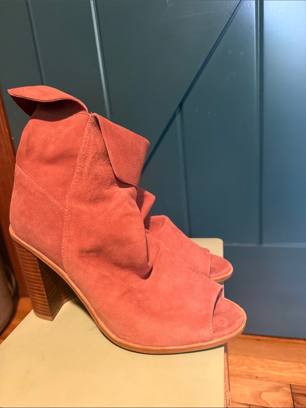 42 GOLD Dusty Rose Suede Peep-Toe Block Heel Ankle Booties